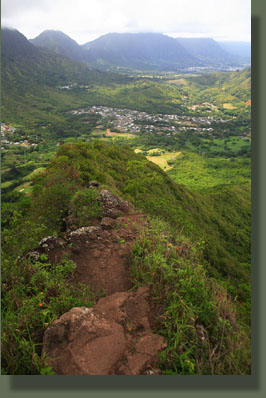 Scary stretch of narrow ridge trail near the summit