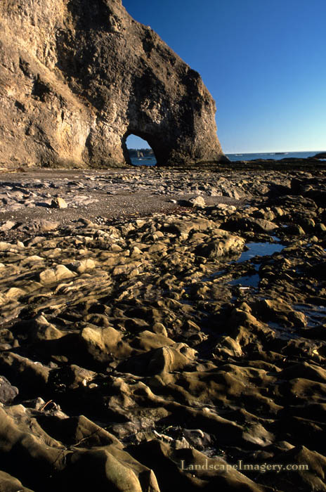 Hole-in-the-Wall at low tide exposes the grooved rock coastline
