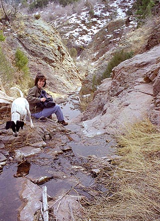 Andra and Frank at Steven's Gulch, March 2002. Frank is apparently stalking his reflection.
